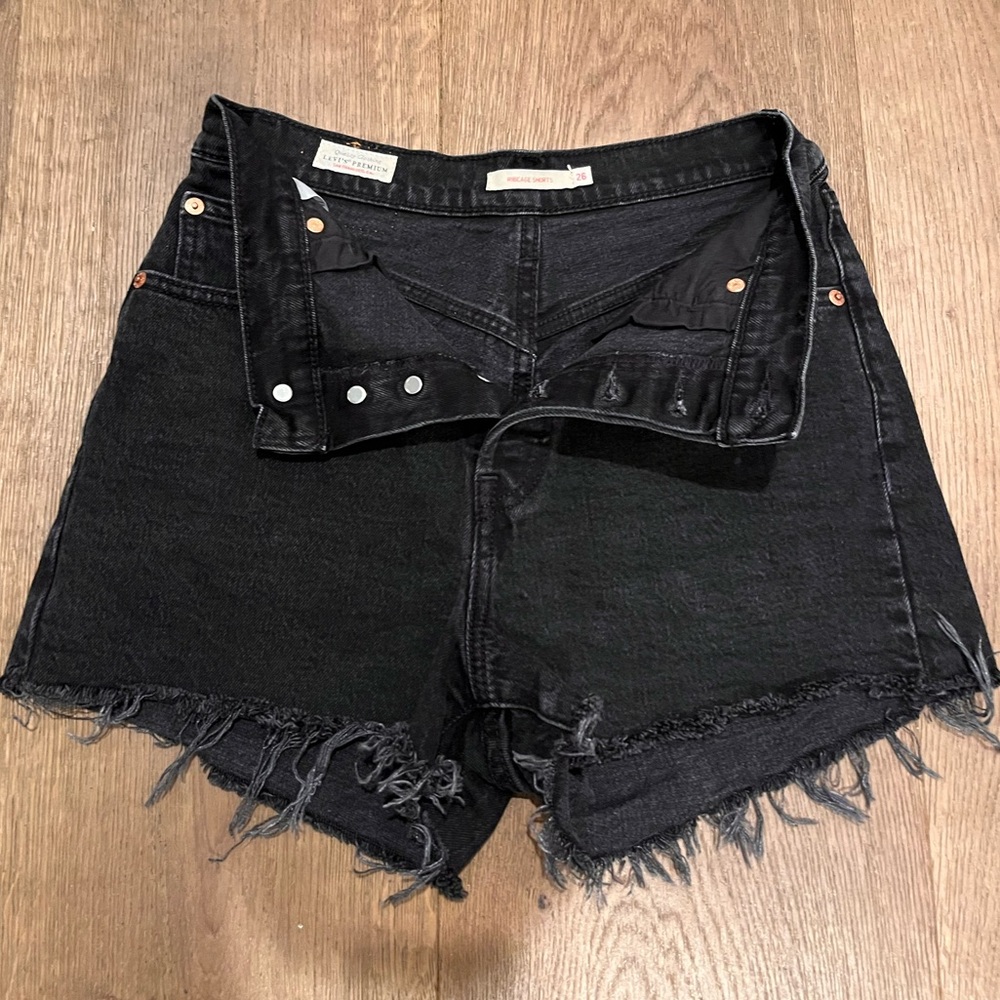 Levi’s Ribcage High Rise Shorts